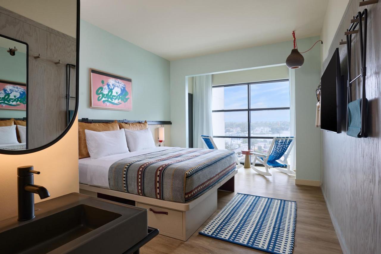 Hotel Moxy Virginia Oceanfront Virginia Beach