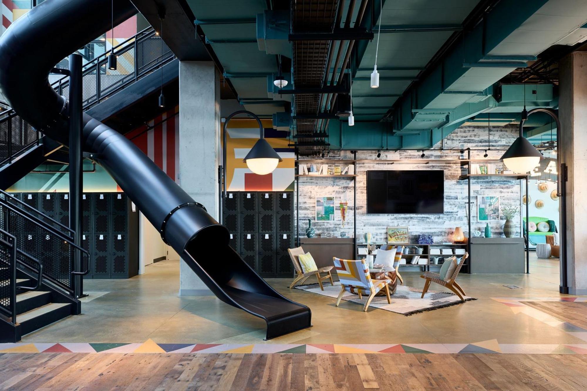 Hotel Moxy Virginia Oceanfront 2*