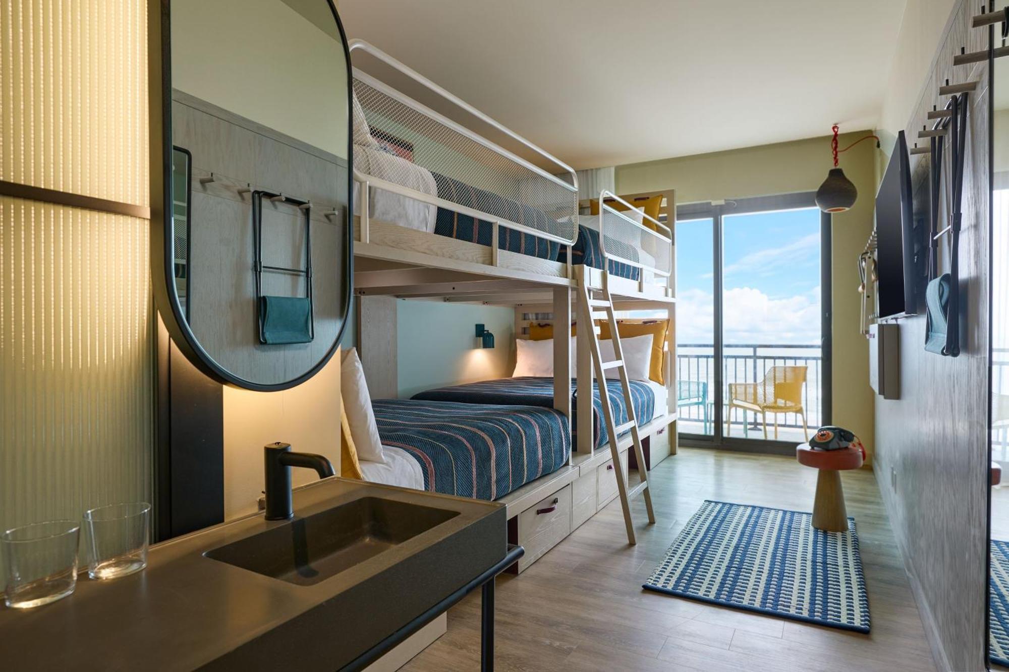 Moxy Virginia Oceanfront Hotel 2*
